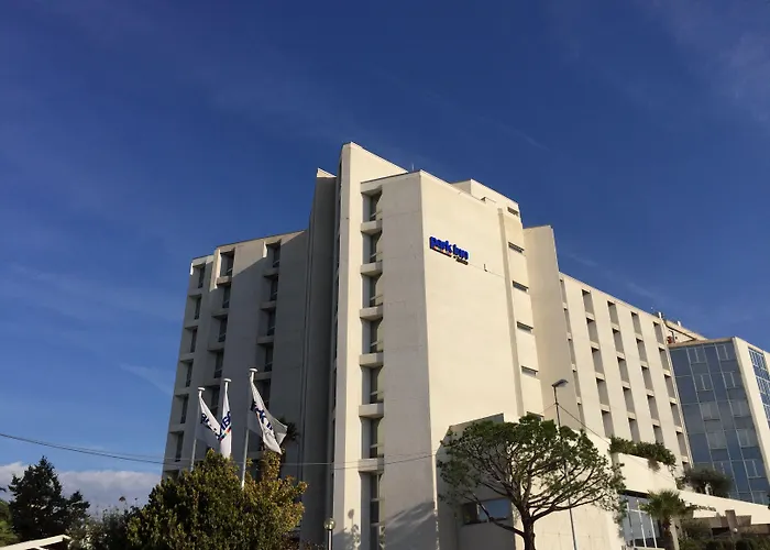 Radisson Airport 4*