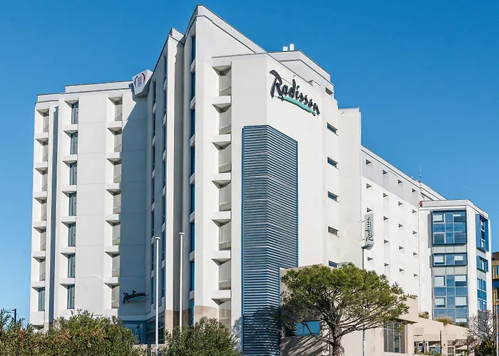 Radisson Airport 4*