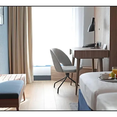 Radisson Airport