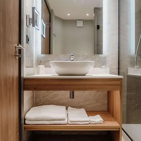 Hotel Radisson Airport 4*