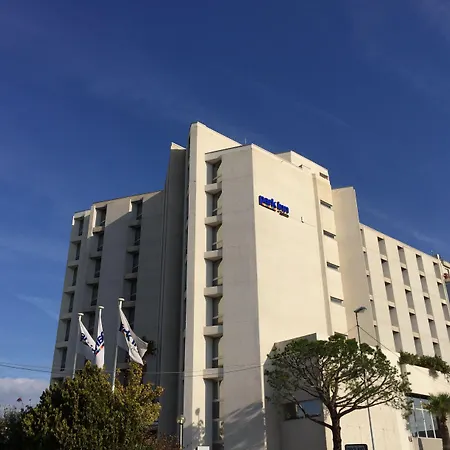 Radisson Airport 4*