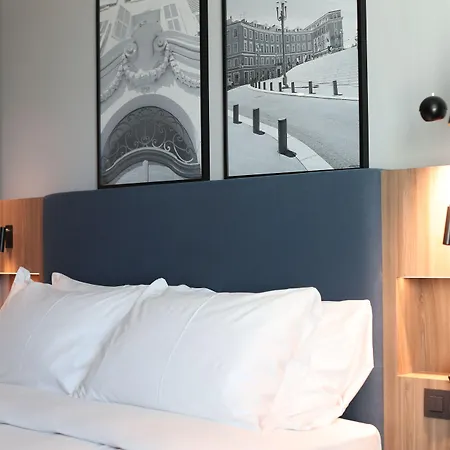 Radisson Airport Hotel 4*