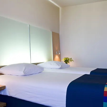 فندق Radisson Airport 4*