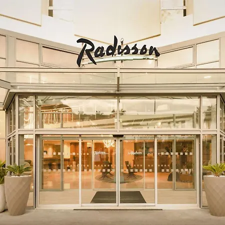 Radisson Airport فندق 4*