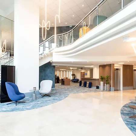 Radisson Airport فندق 4*