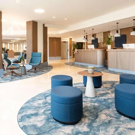فندق Radisson Airport 4*