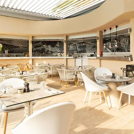 Hotel Radisson Airport 4*