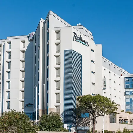 Radisson Airport 4*