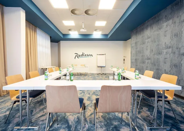 Hotel Radisson Airport 4*